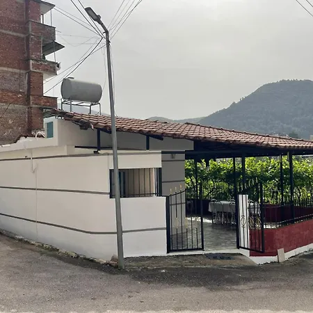 Isufi House Villa Delvine